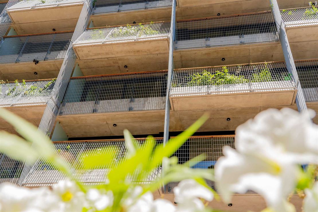 EN ALQUILER 1 ambiente con SEGURIDAD Y AMENITIES, vista a Jardines.